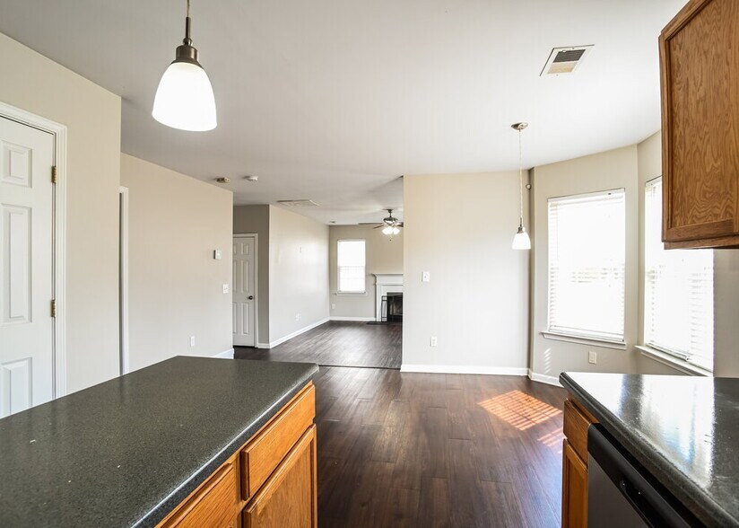 Building Photo - 3313 Valerie Dr