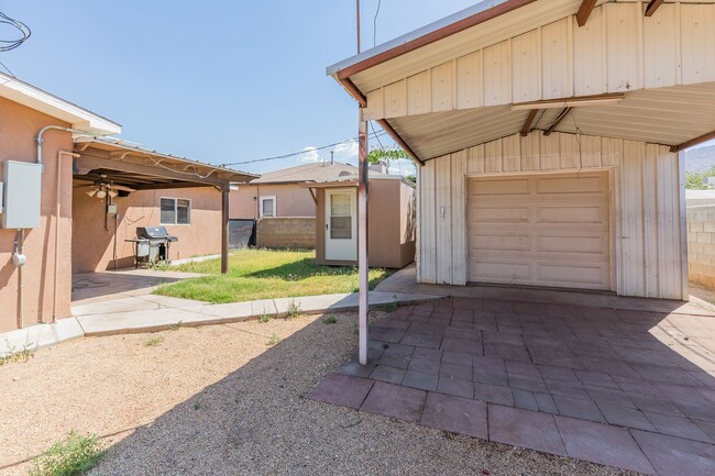 Building Photo - Beautiful 3 bedroom 1 bathroom home