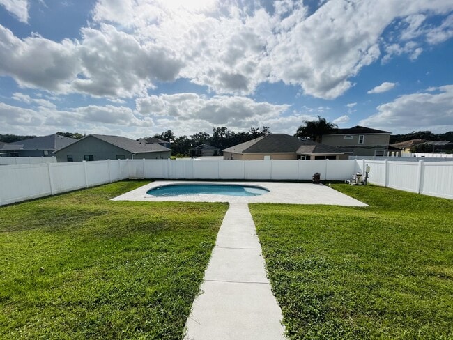 Building Photo - 3 Bedroom Single Family in South Lakeland ...