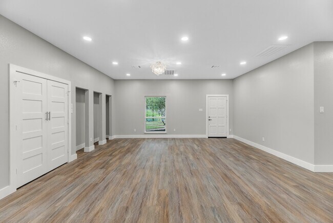 Building Photo - 8219 Wateka Cir