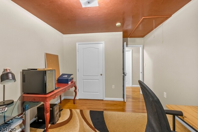 Building Photo - 23 Chester Ave