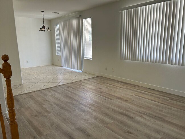Building Photo - 10019 Capistrello Ave