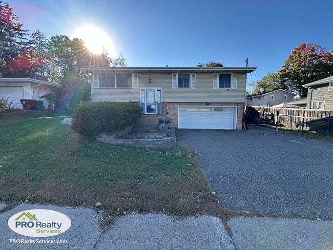 Building Photo - 3 Bedroom Home in Crystal