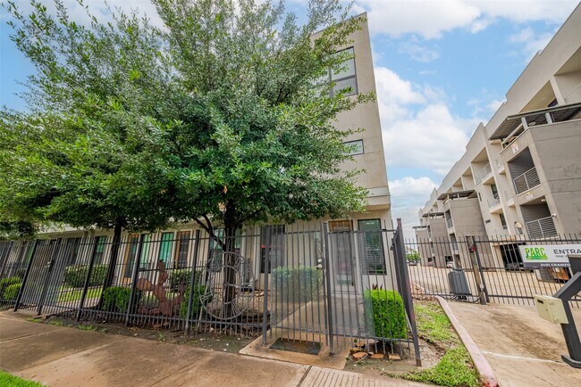 Building Photo - 2401 Crawford St