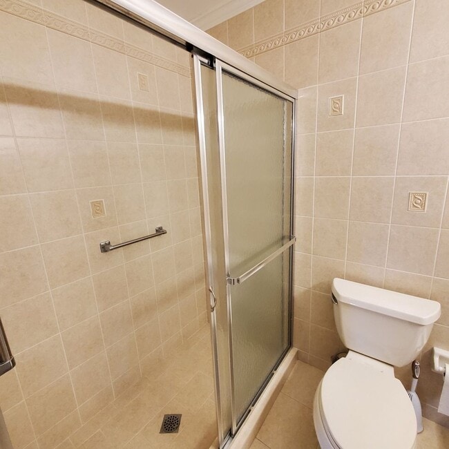 Building Photo - 202 W High Point Terrace