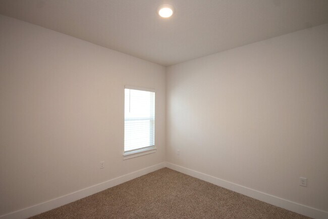 Building Photo - Stunning Modern 4-Bed, 2-Bath Home in Arbor Ridge – High Ceilings, Open Floor Plan, Granite Kitch...