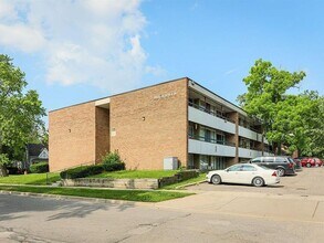 Building Photo - Large Two Bedroom Apartment on the corner of Washtenaw and Ballard