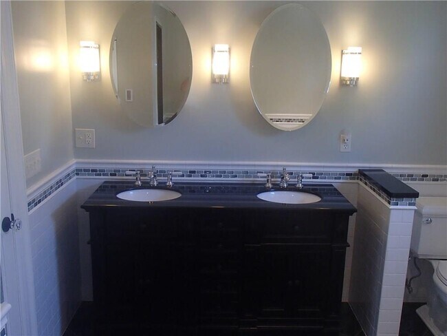 Building Photo - 490 Broadway