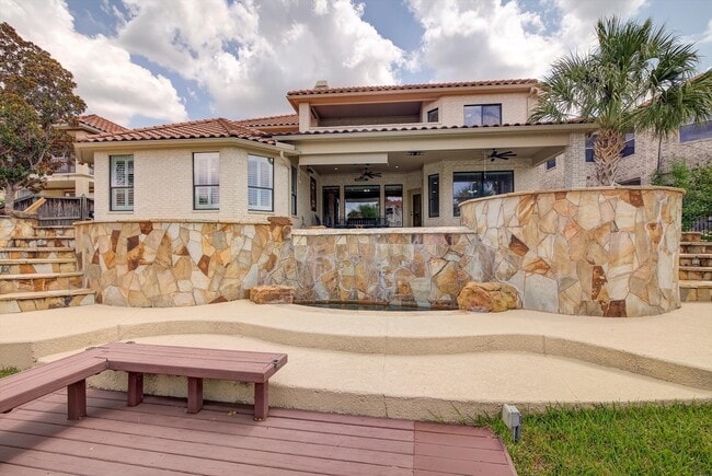 Building Photo - 18422 Windsor Lakes Dr