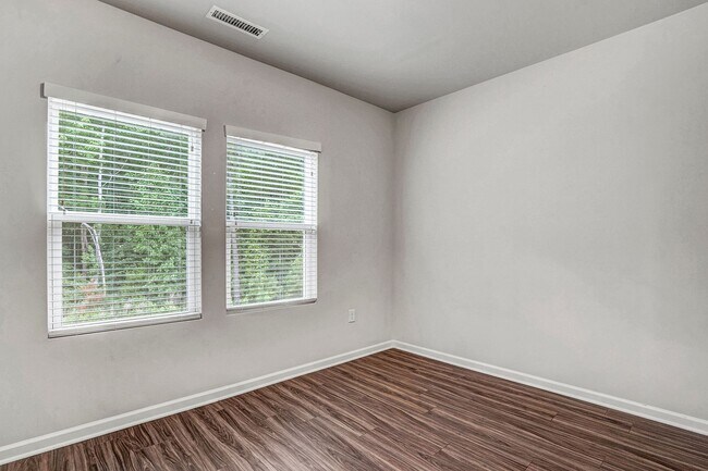 Building Photo - 205 Wilbur Lake Dr