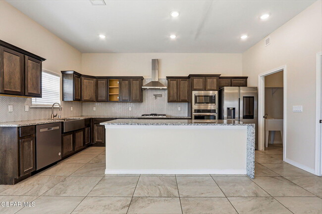 Building Photo - 904 Keenland Ave