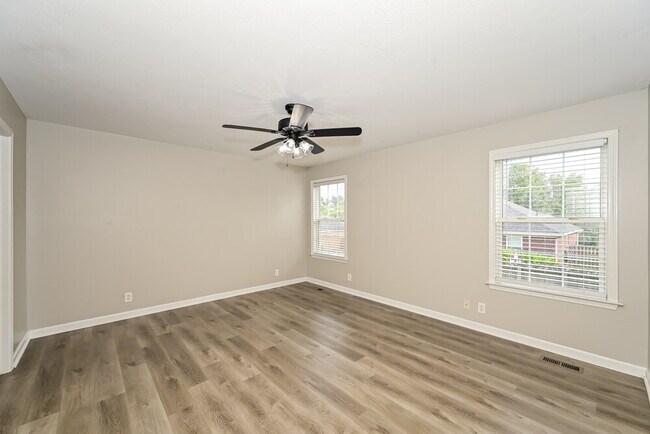 Building Photo - 2910 Iona Dr