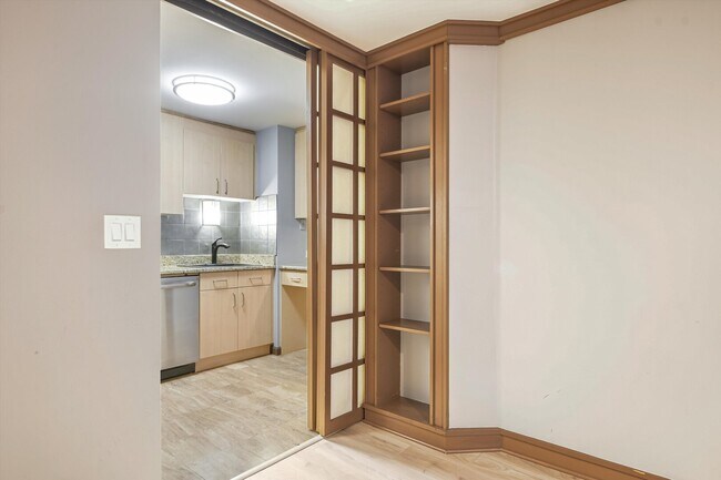 Building Photo - 233 E Erie St