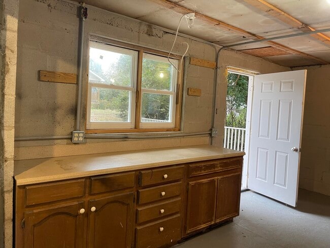 Building Photo - 3826 Dyches Rd