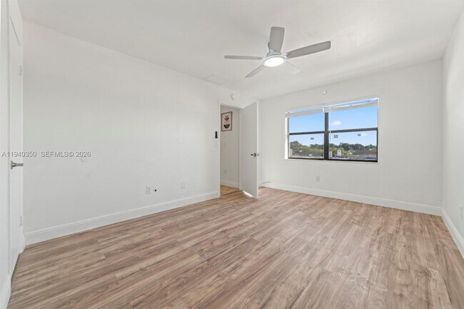 Building Photo - 880 NE 207th Terrace