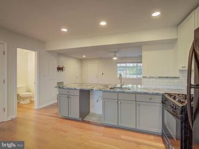 Building Photo - 5210 Maris Ave