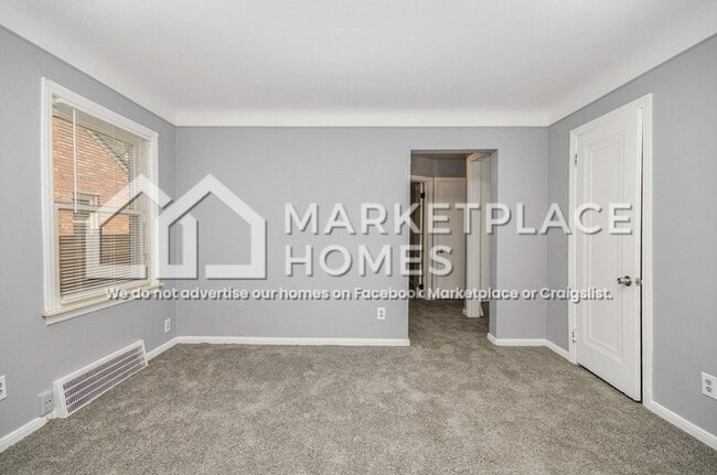 Building Photo - 16086 Carlisle Dr