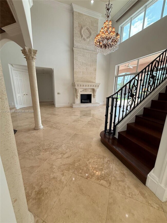 Building Photo - 2547 Montclaire Cir
