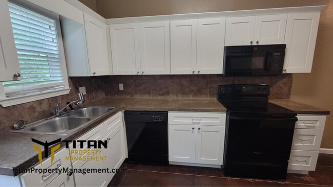 Building Photo - Cute 2 bed/2 bath house