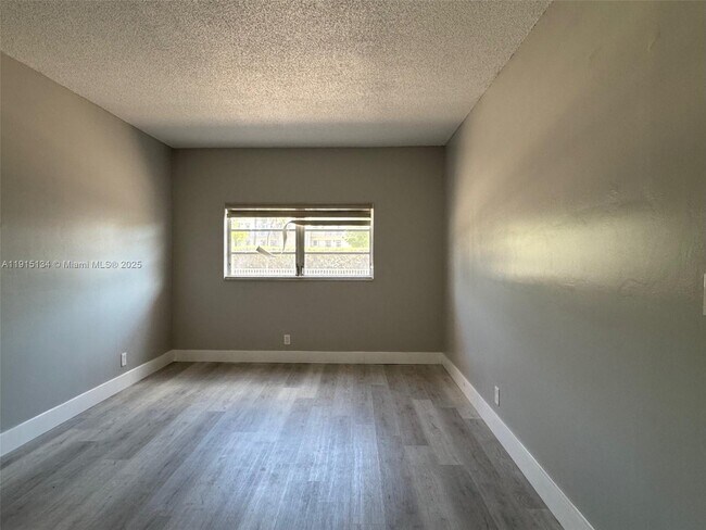 Building Photo - 2200 E Hallandale Beach Blvd