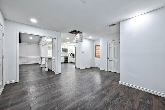Building Photo - 5319 S Braeswood Blvd