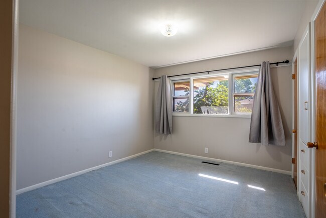 Building Photo - 182 S 800 E