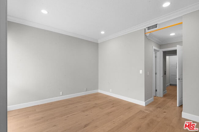 Building Photo - 4477 Wilshire Blvd