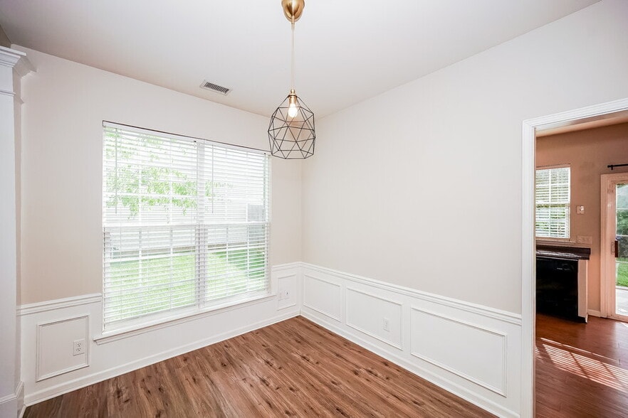 Building Photo - 8909 Lyleton Ln