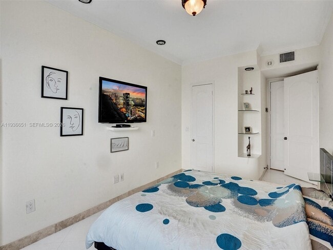 Building Photo - 3180 S Ocean Dr