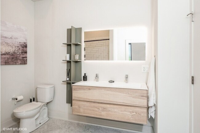 Building Photo - 853 North Larrabee #405 - Studio river North