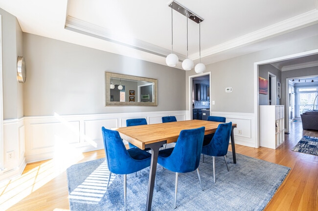 Building Photo - 2454 Vivian Cir