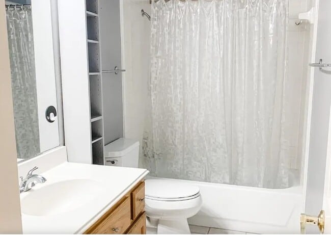 Building Photo - 9229 Daystar Dr