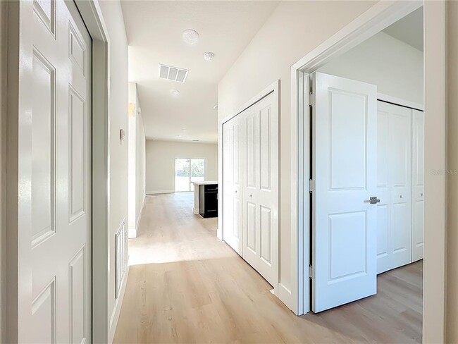 Building Photo - 356 W 4th St