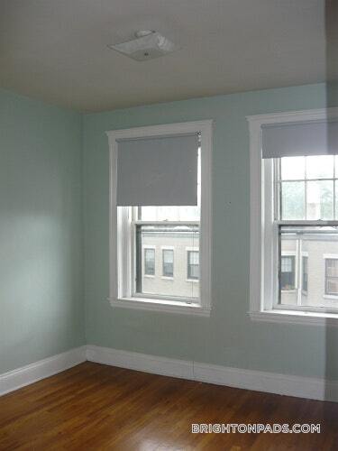 Building Photo - 1572 Commonwealth Ave