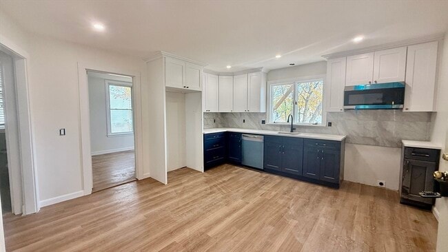 Building Photo - 225 Pleasant St