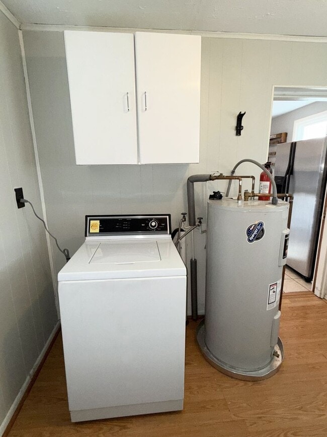 Building Photo - Charming 2 Bedroom, 1 Bath house in the he...