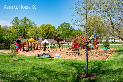 Building Photo - Remodeled Ranch w/Fin Bsmt Fenced Yard in ...