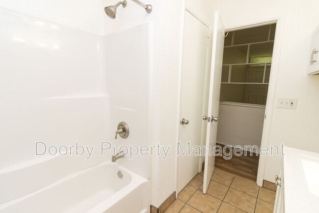 Building Photo - 3101 Ellis Ave