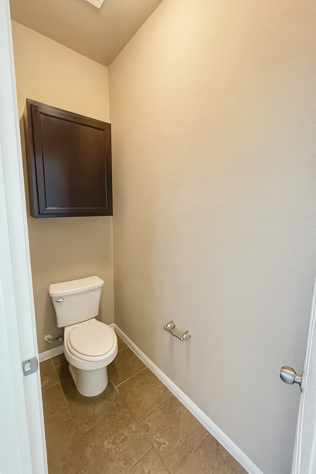 Building Photo - 219 Chering Dr