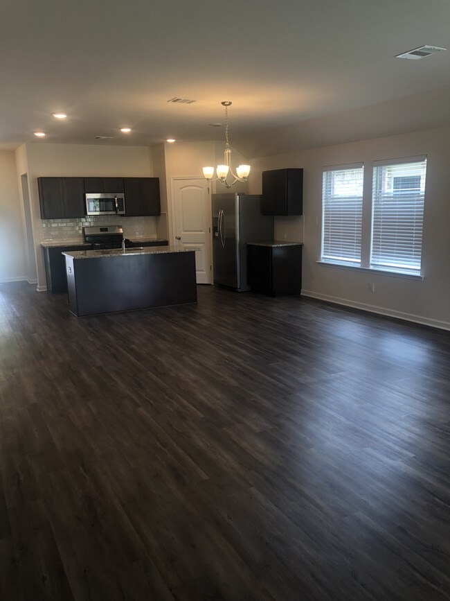 Building Photo - 35603 Grovemont Dr