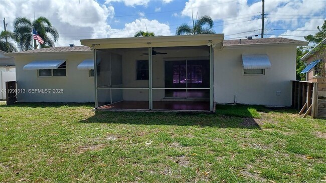 Building Photo - 2015 N 31st Ave