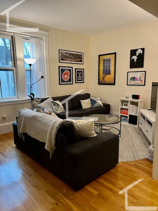 Building Photo - 7/1 Sunny, renovated 2.5BR near Coolide Co...