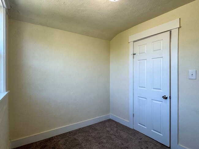 Building Photo - 1014 Hamilton Ave