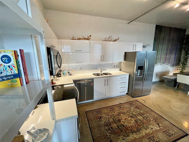 Building Photo - 444 N E St