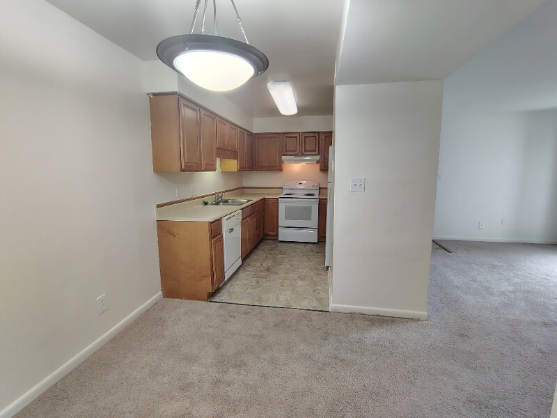 Building Photo - 600 Reusens Rd