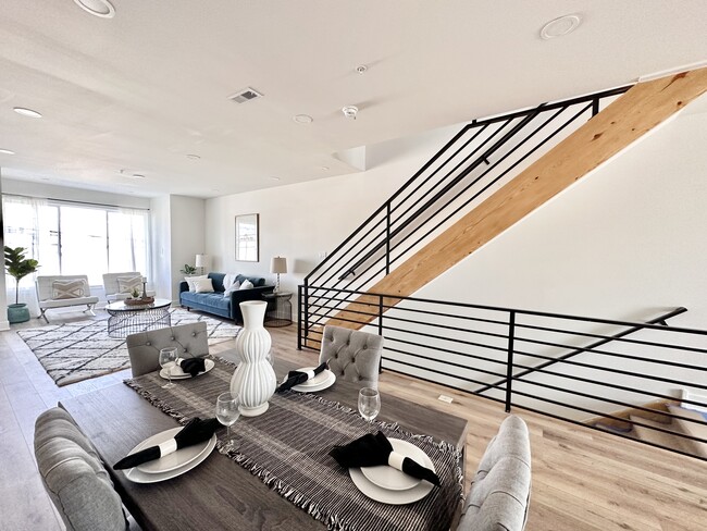 Building Photo - 2430 E Tioga St