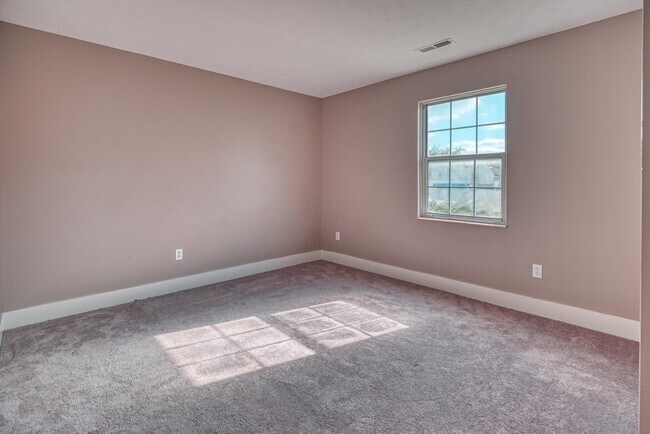 Building Photo - 7831 Meadowhaven Blvd