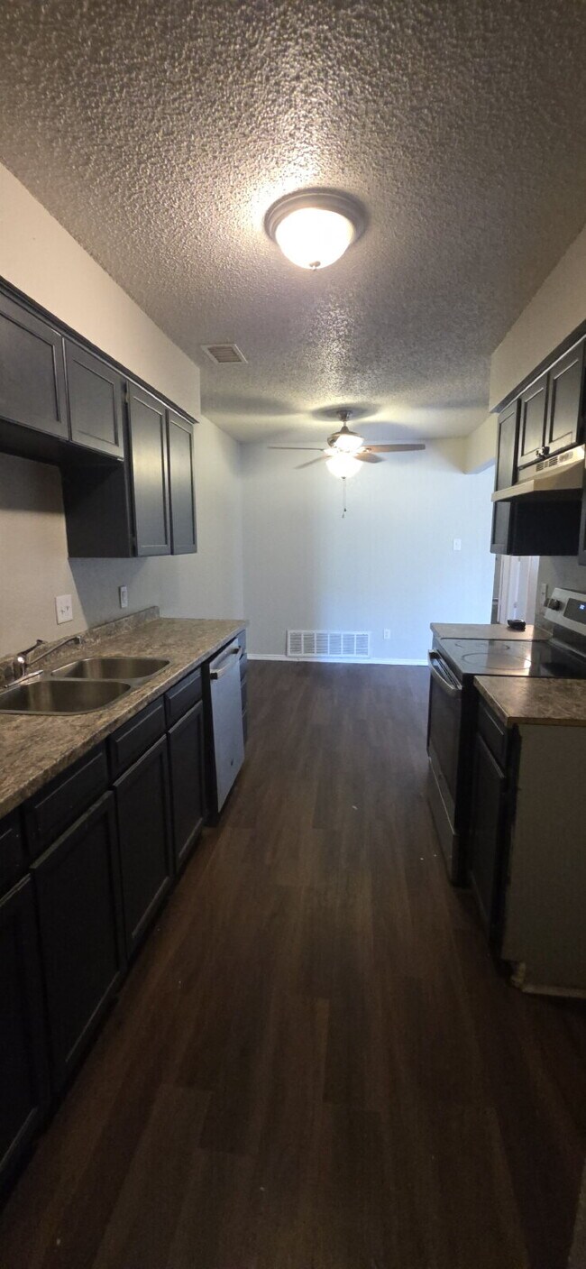Building Photo - Move In Special of 1/2 OFF 1st Month Rent - Welcome to this beautifully updated duplex!!!