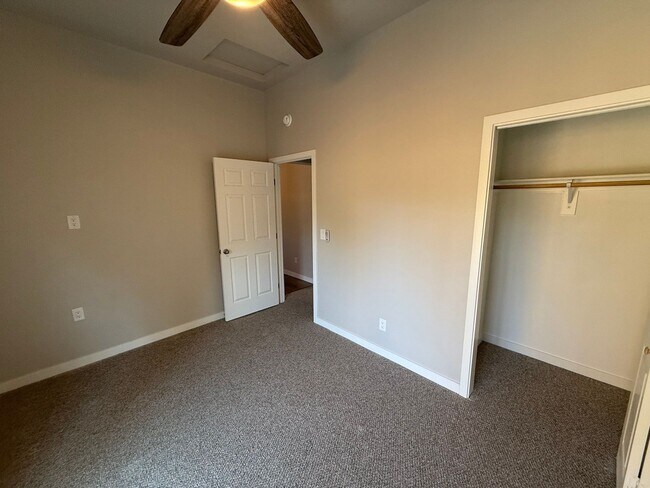 Building Photo - 1330-1334 SW 8th Ave Triplex/crema102-626