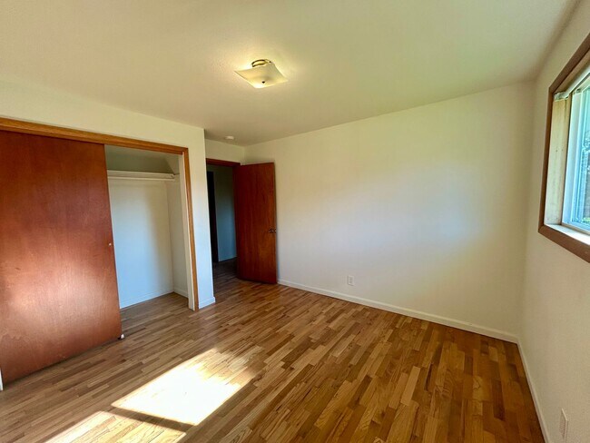 Building Photo - 1XMC3222